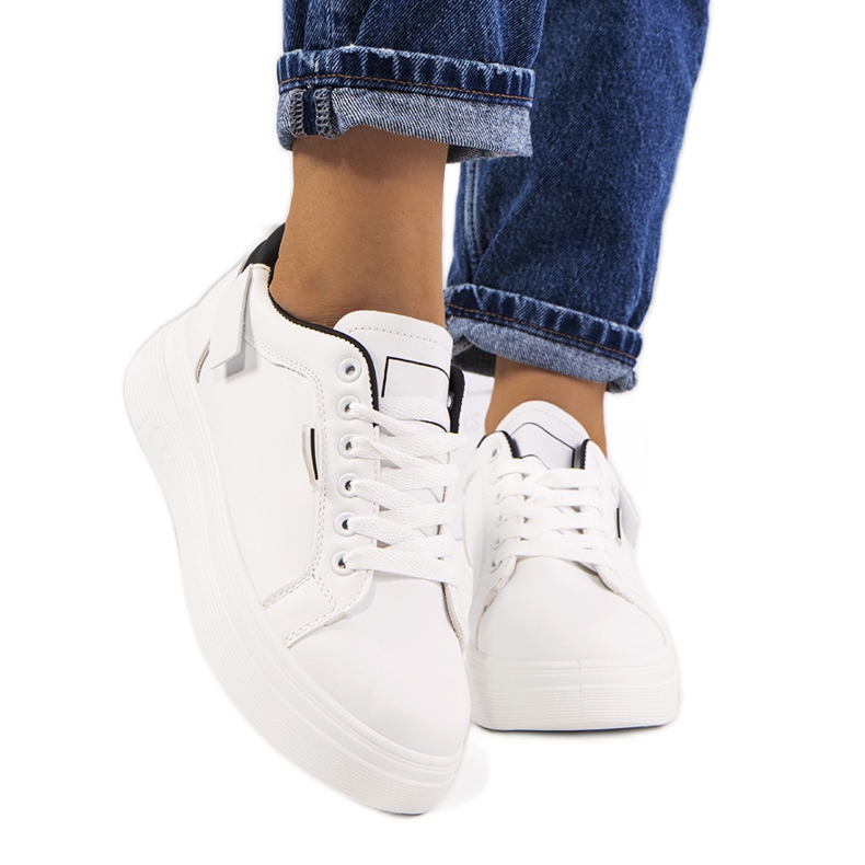 Sneakers bianche sulla piattaforma Perales bianca