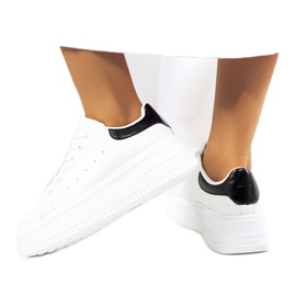 Sneakers bianche su plateau alto Lelica bianco