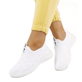 Le scarpe da ginnastica bianche di Abby bianco