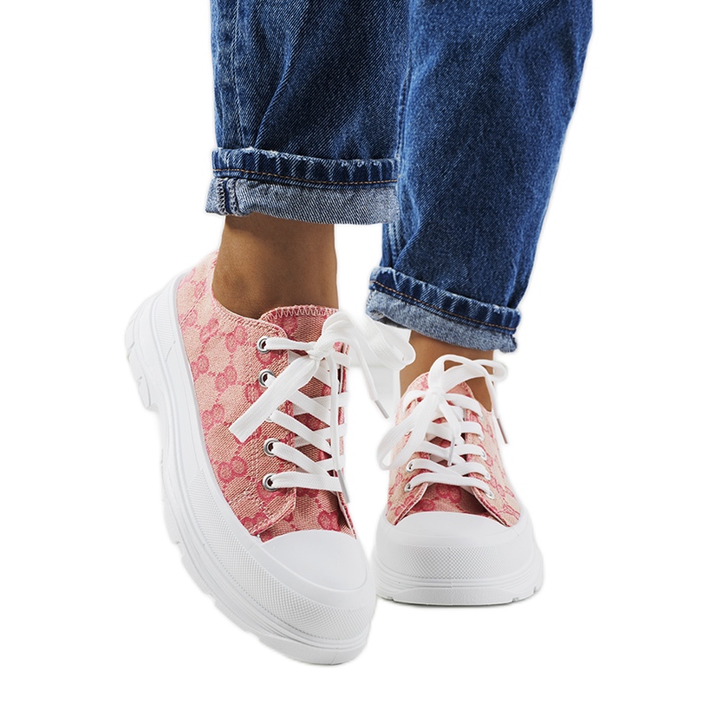 Sneakers rosa e beige di Waters