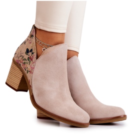 Stivali da donna in pelle su tacco alto Maciejka beige chiaro 04492