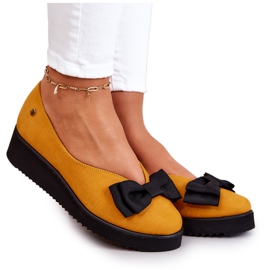 Ballerine in camoscio sulla piattaforma Maciejka 05062-07 Giallo nero
