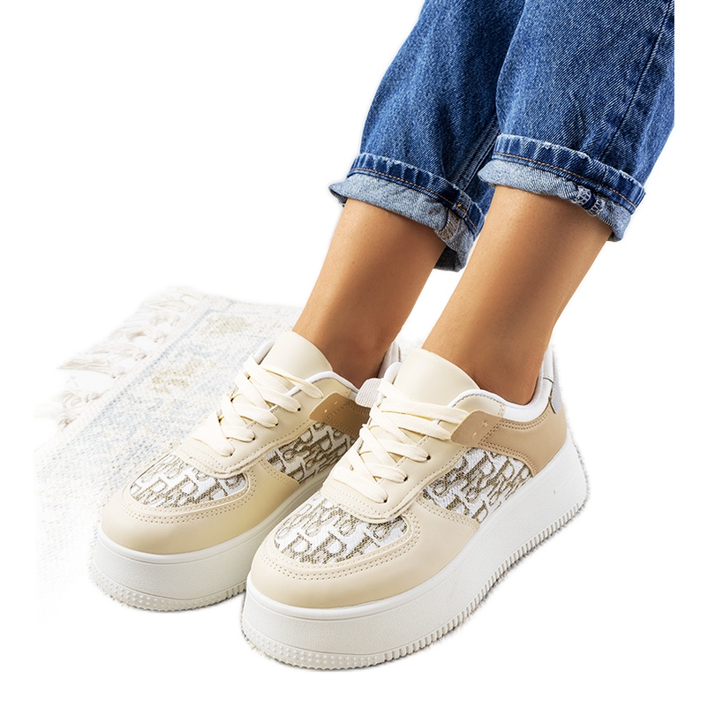 Sneakers beige sulla piattaforma Worden