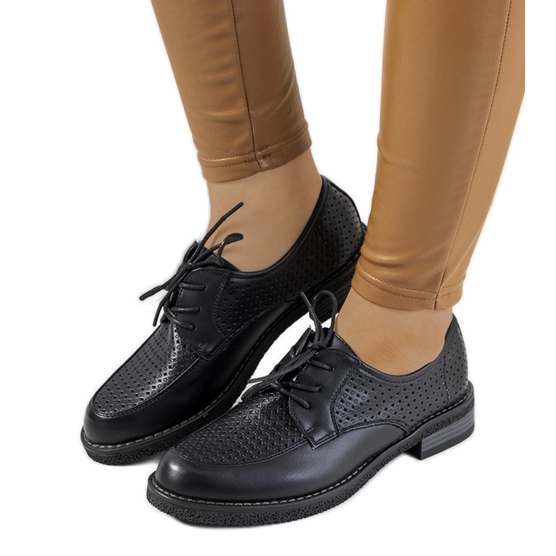 Scarpa stringata Edda nera traforata nero
