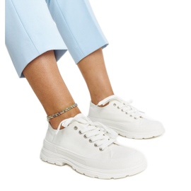 Sneakers bianche su una robusta suola Prenzel bianca