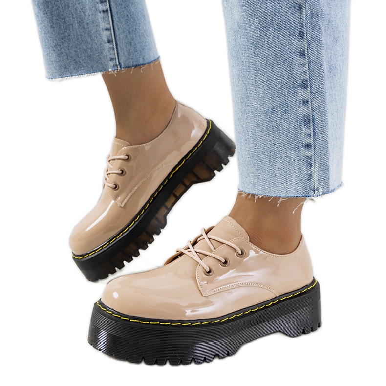Scarpe beige su suola alta Hooper