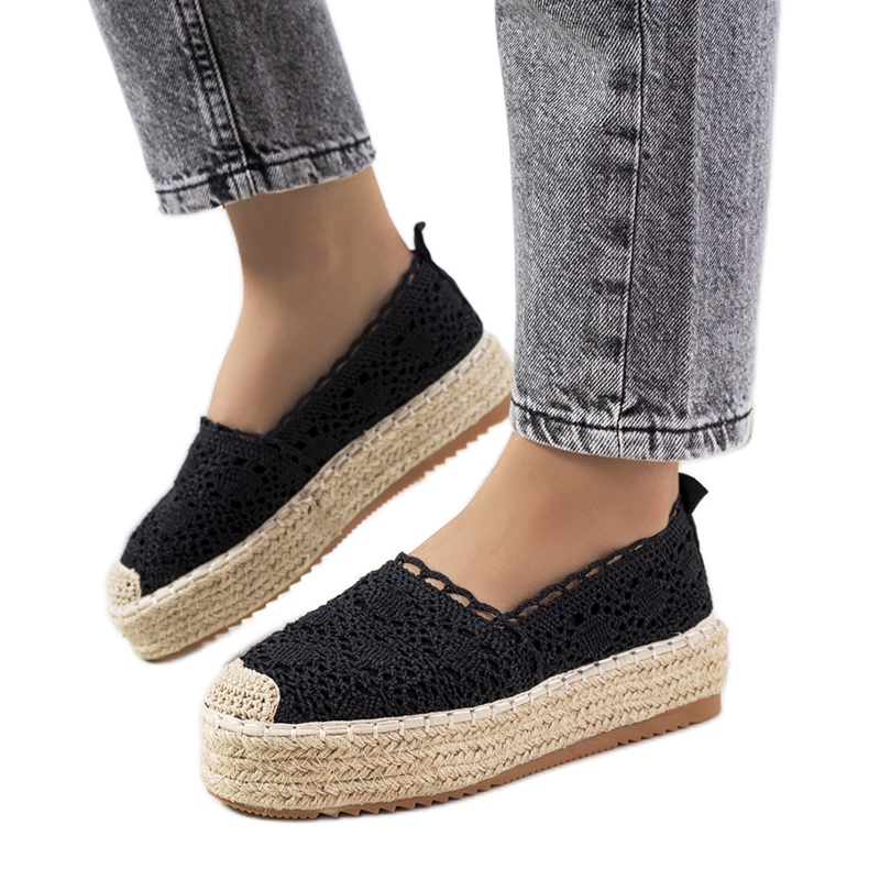 Espadrillas in pizzo nero sulla piattaforma Akker