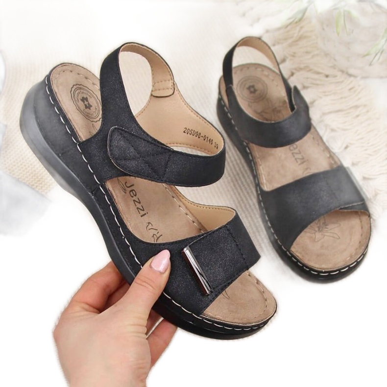 Sandali neri con zeppa eVento W EVE223D nero