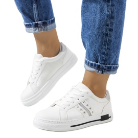 Sneakers bianche con borchie Luus bianco