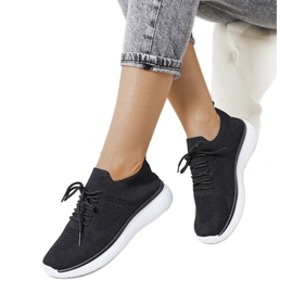Le sneakers sportive nere di Michael nero