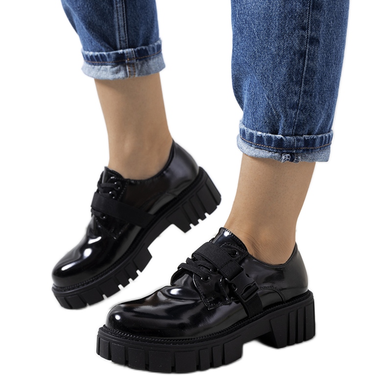 Scarpe nere su suola da trattore di Vellem nero