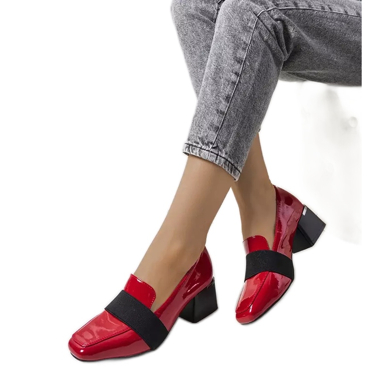 Scarpe laccate rosse sul palo di Tammy rosso