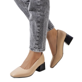 Décolleté in pelle beige sul palo Vasila