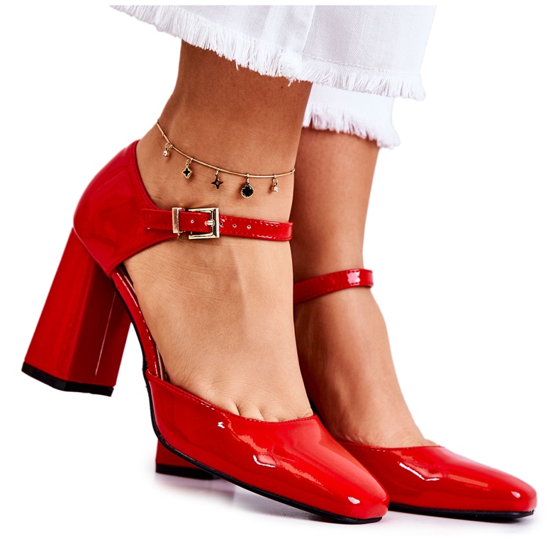 PG1 Pompe Laccate Alla Moda Su Un Bar Maoris Rosso