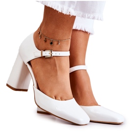 PG1 Pompe Laccate Alla Moda Su Un Bar Maoris Bianco