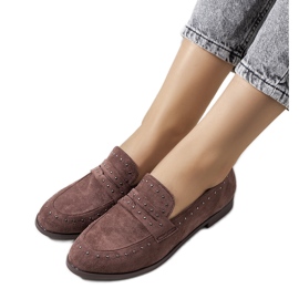 Scarpa in pelle marrone con borchie Ishana