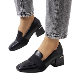 Scarpe brogue nere sul palo di Thoma nero
