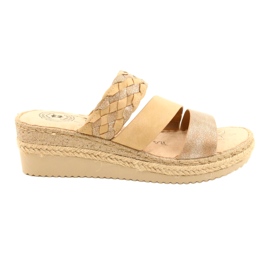 Flip da donna con una treccia a cuneo Jezzi 22SD98-4566 beige