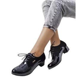 BM Scarpe brogue nere sul palo di Floore nero