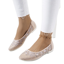 Ballerine beige con decorazioni Selam traforate