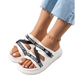 Ciabatte bianche sulla piattaforma Kogil bianco