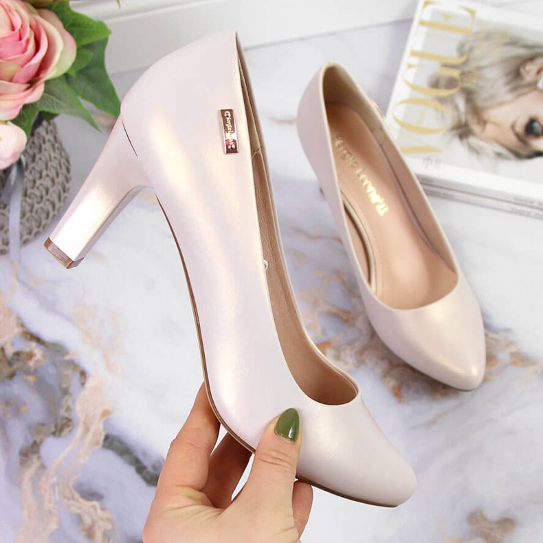 Pumps su un post perlato di Sergio Leone beige