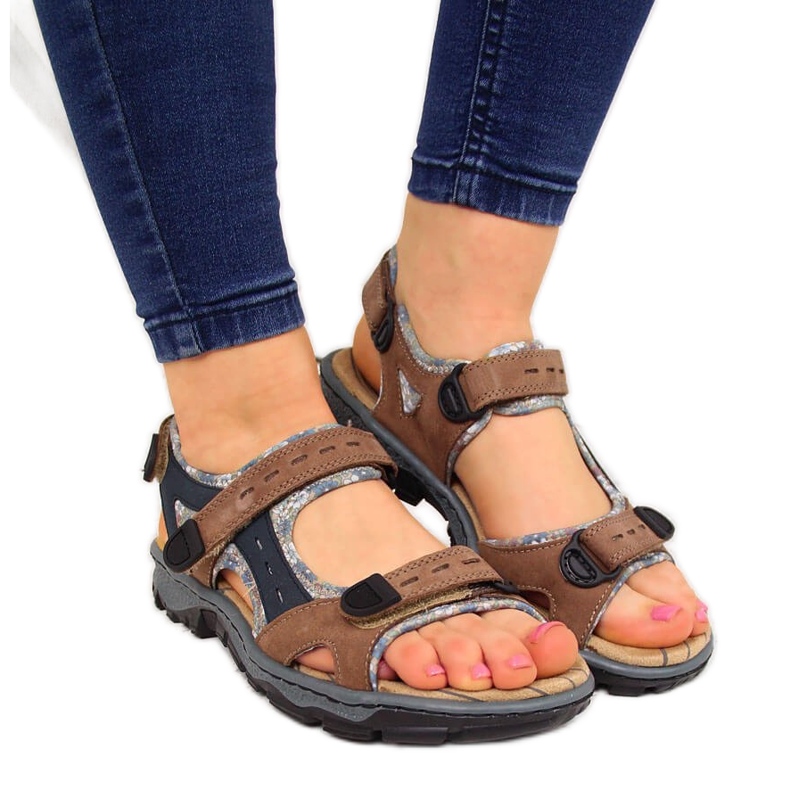 Comodi sandali da donna in pelle Rieker 68872-25 marrone
