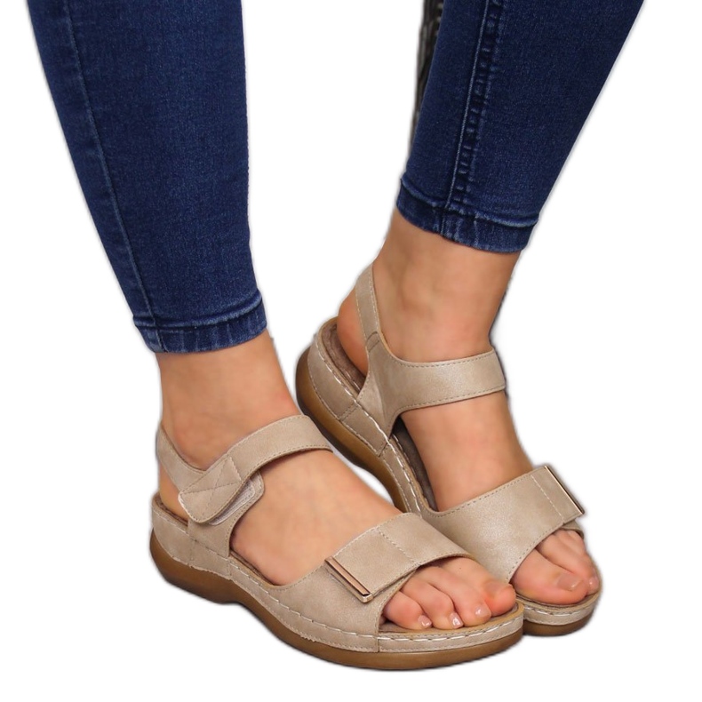 Sandali da donna con zeppa beige velcro eVento