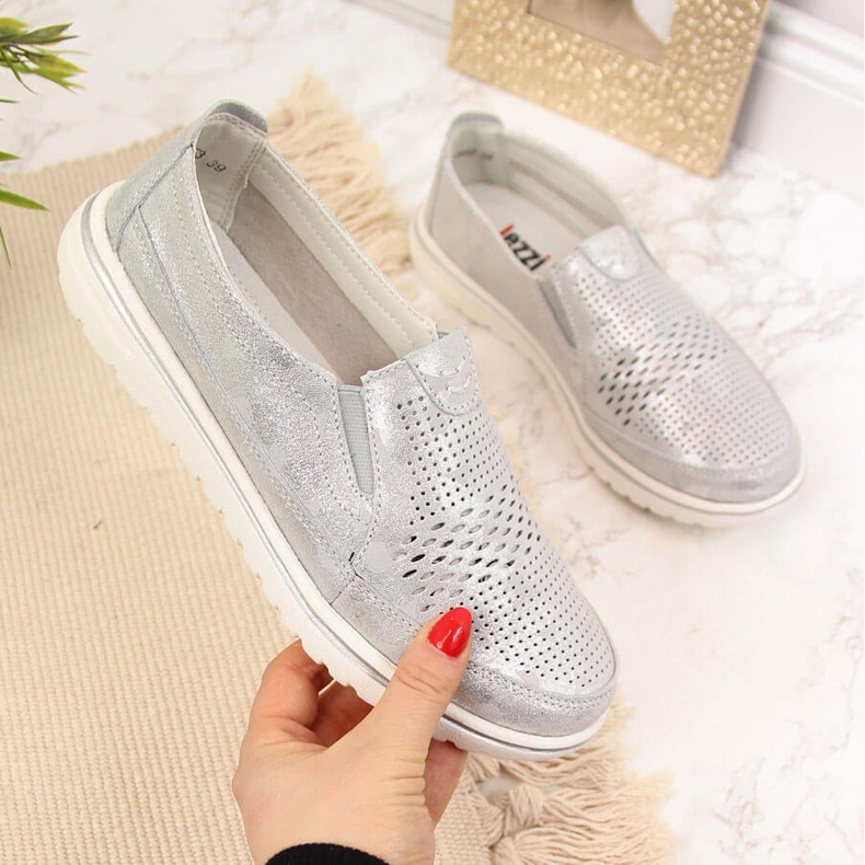 Scarpe da donna in pelle traforata argento Jezzi d'argento