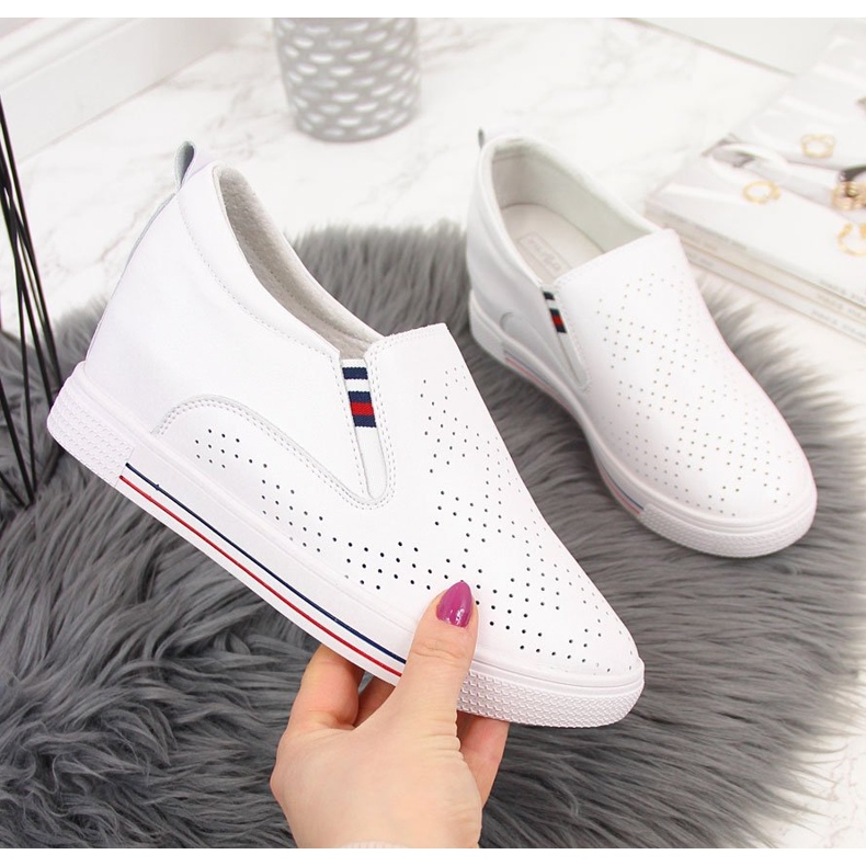 Sneakers da donna in pelle su zeppa bianca traforata Filippo