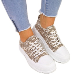 Sneakers beige da donna sulla piattaforma con scritte Sabatina