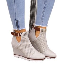 Sneakers beige da donna con zeppe traforate Filippo