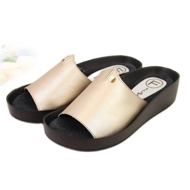 Ciabatte da donna in pelle con plateau dorato Filippo d'oro