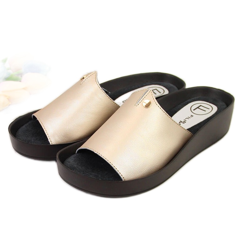 Ciabatte da donna in pelle con plateau dorato Filippo d'oro