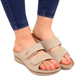 Comode ciabatte da donna beige con velcro eVento