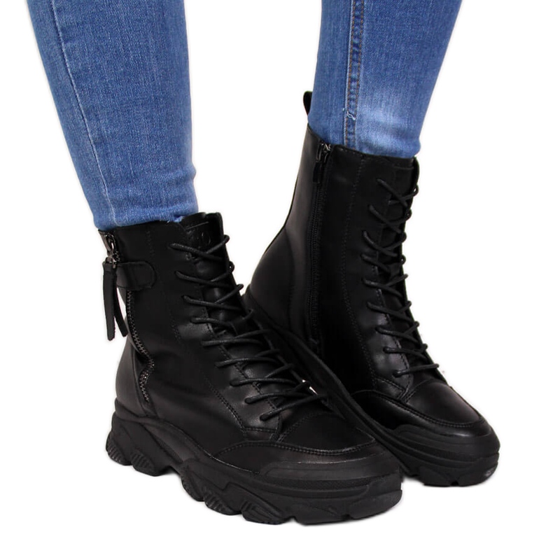 Stivali da donna in pelle sulla piattaforma nera Goe II2N4031 nero