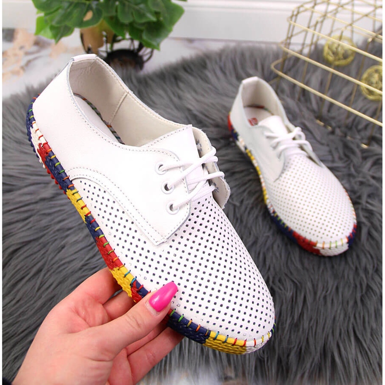 Comode scarpe traforate in pelle bianca Artiker