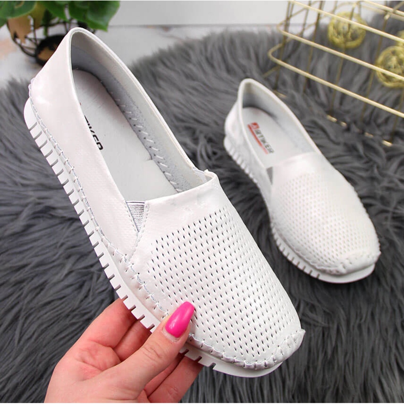 Comode scarpe da donna bianche in pelle Artiker