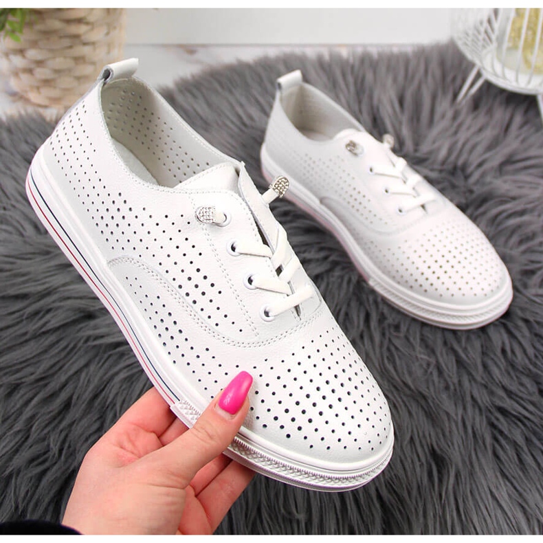 Scarpe da donna bianche in pelle traforata Vinceza