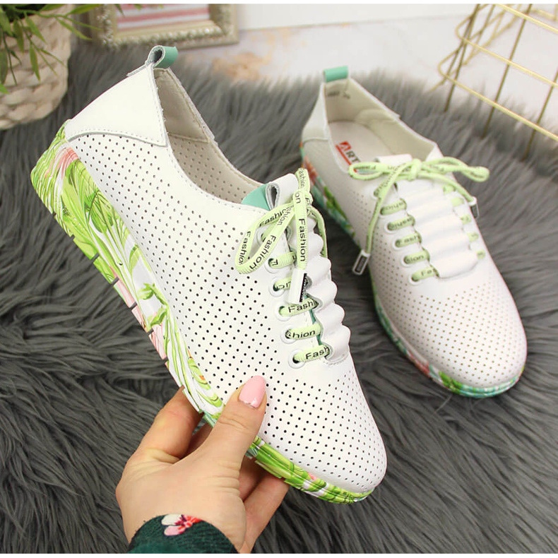 Scarpe da donna traforate in pelle bianca con zeppa Artiker