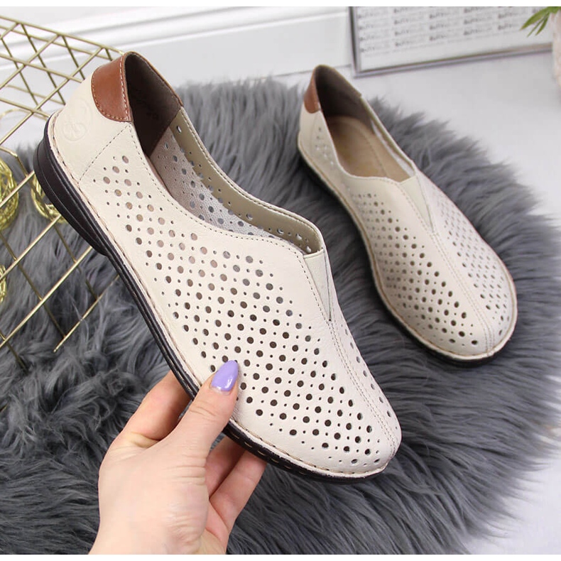 Scarpe da donna in pelle traforata beige Rieker 48457