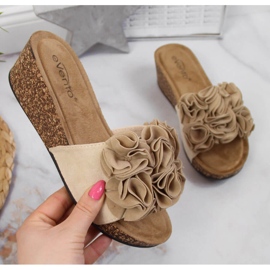 Ciabatte da donna beige con zeppa con fiori eVento