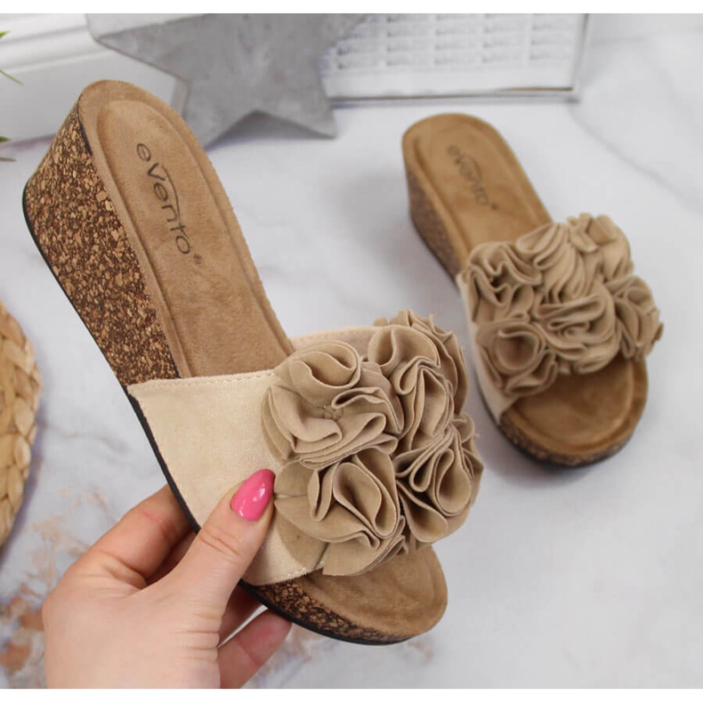 Ciabatte da donna beige con zeppa con fiori eVento