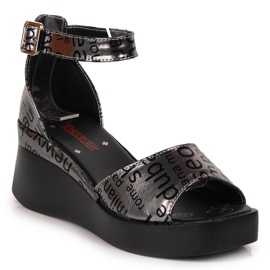 Sandali da donna in pelle con zeppa Artiker metallizzata d'argento grigio