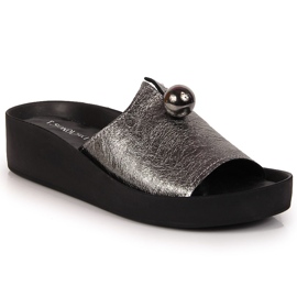 Ciabatte da donna in pelle con ornamento argento T.Sokolski