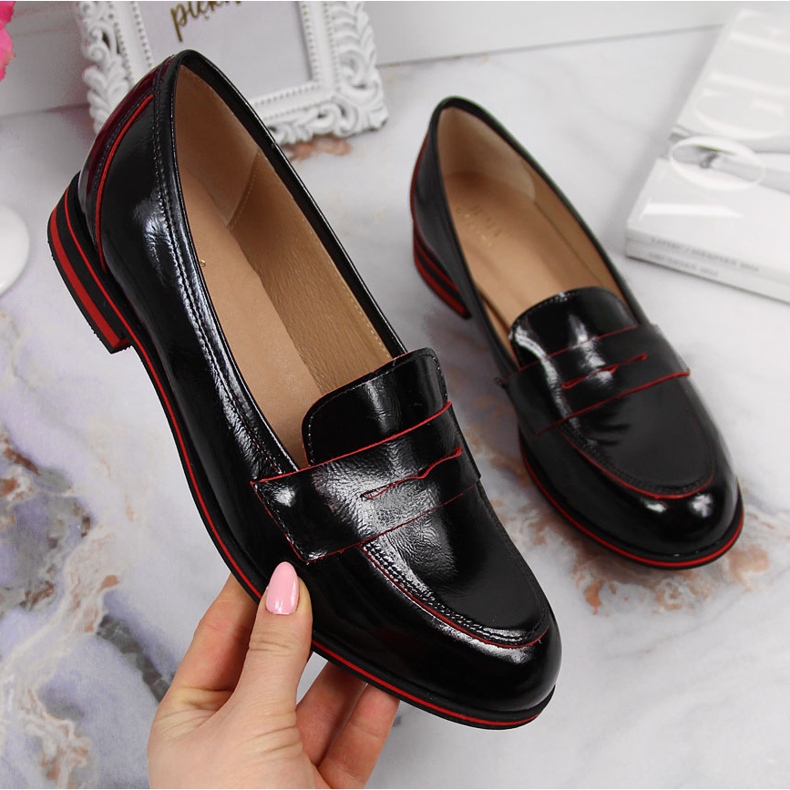 Scarpa da donna in pelle lordsy laccata nera Juma nero