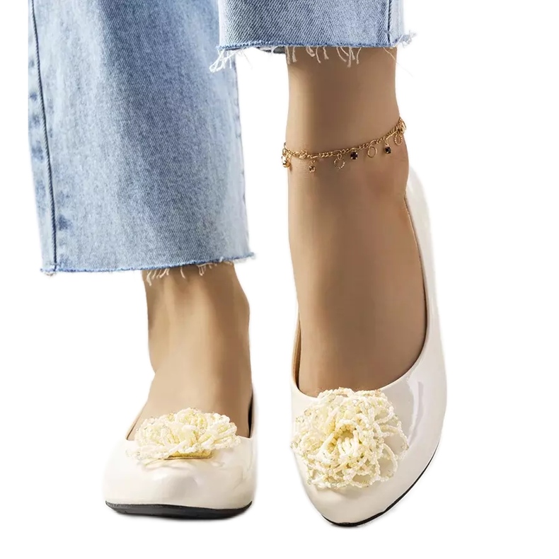 Ballerine laccate beige di Parnela