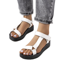 Sandali bianchi sulla piattaforma Dugan bianco