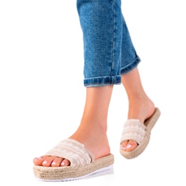 Lucky Shoes Pantofole alla moda sulla piattaforma beige
