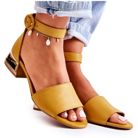 Sandali in pelle con tacco dorato Laura Messi 2143 Giallo scuro